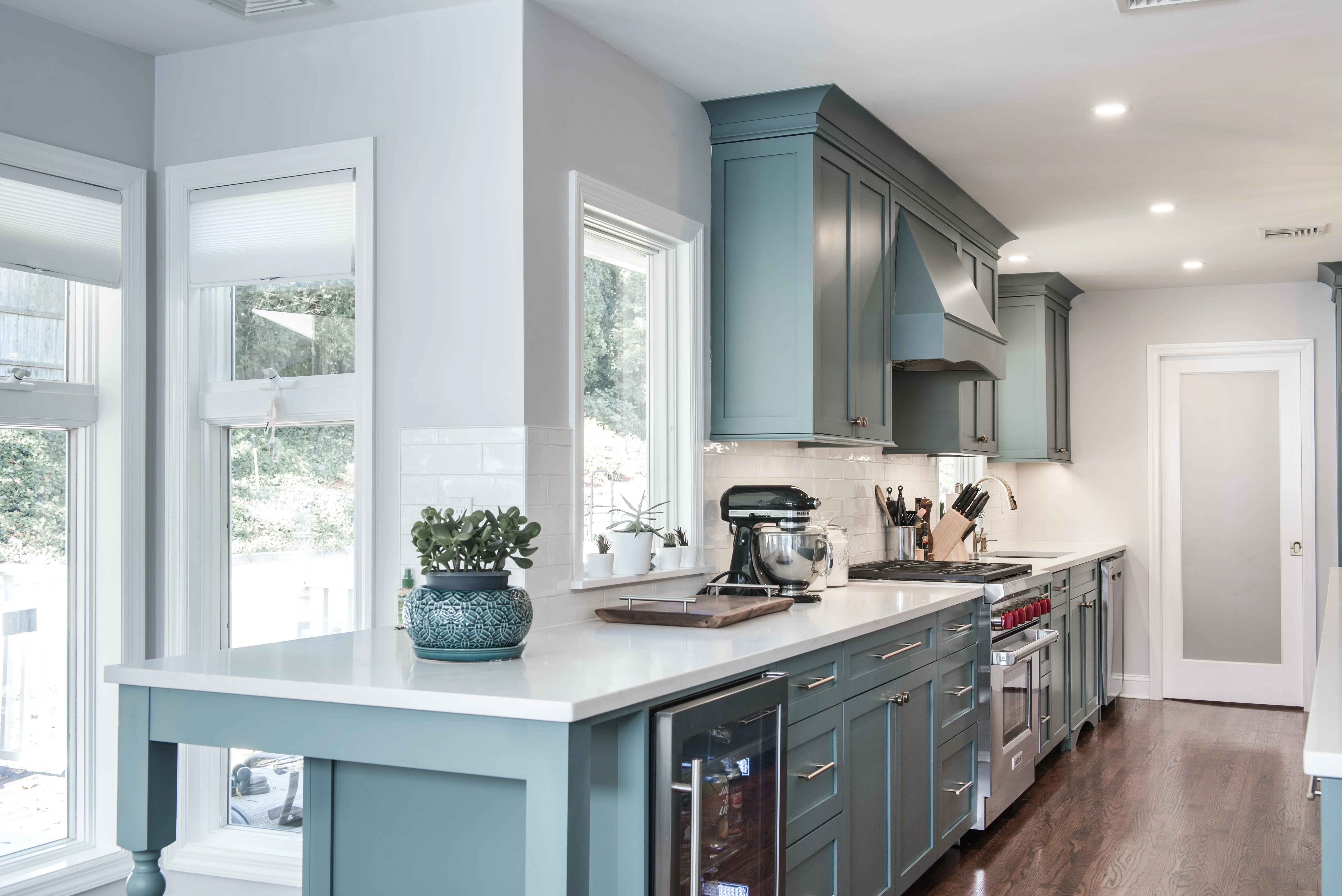 Kitchen remodel in Thornwood NY with Caribbean teal cabinets and quartz countertops
